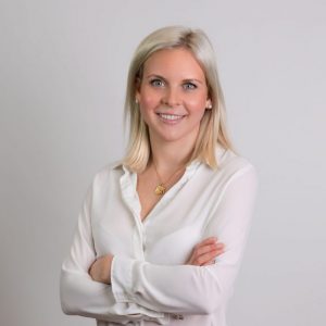 Praxisinhaberin Dr. Johanna Herzog M.Sc. bei edel & weiss Zahnärzte in Nürnberg – Kieferorthopädin, Unternehmerin und medizinische Leitung